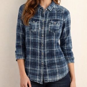 ONLY PLAID BUTTON DOWN SHIRT SIZE MEDIUM